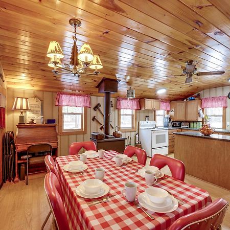 Pet-Friendly Irons Cottage About 4 Mi To Sand Lake! エクステリア 写真