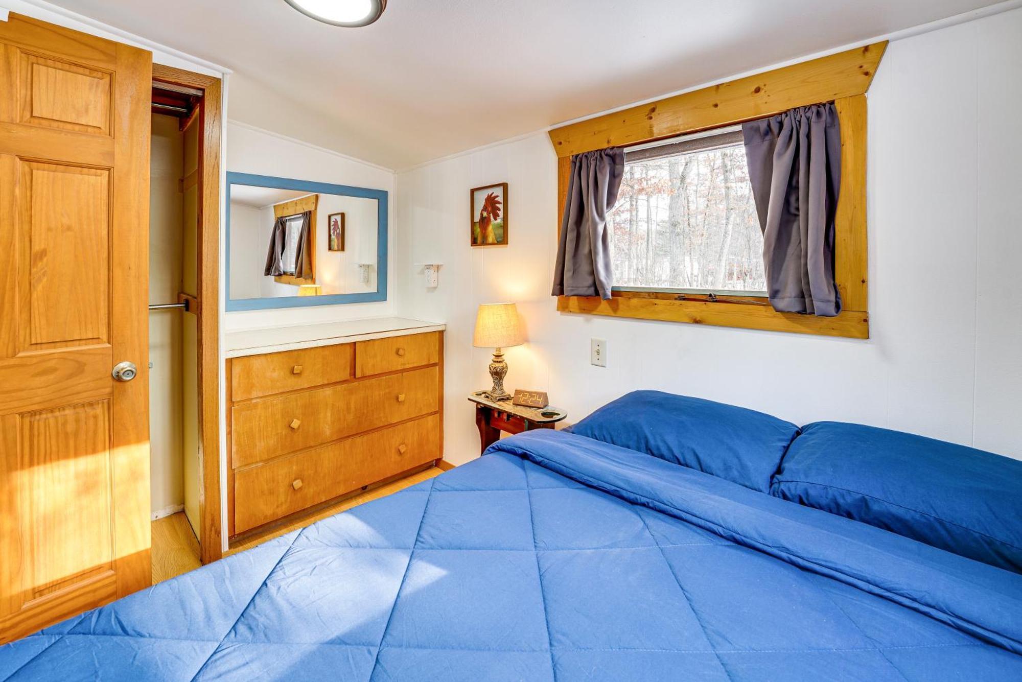 Pet-Friendly Irons Cottage About 4 Mi To Sand Lake! エクステリア 写真